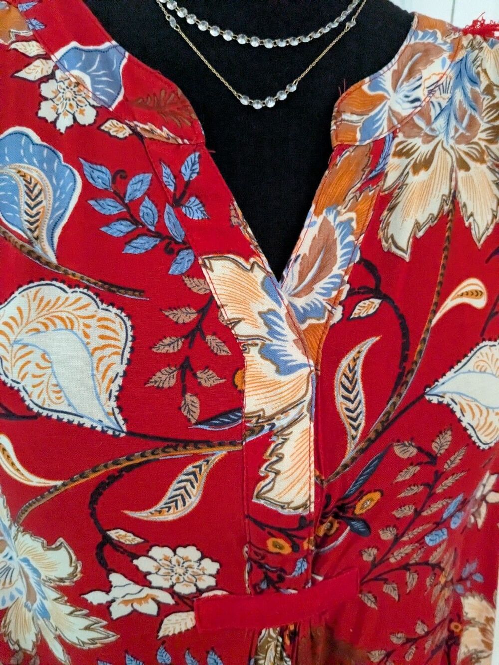 Easel Top Women’s S Red Floral Sleeveless V-Neck Tunic Blouse Flounce Botanical - Picture 2 of 12